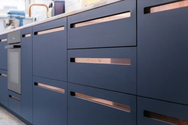 Waschtisch mit Integrierten Griffen